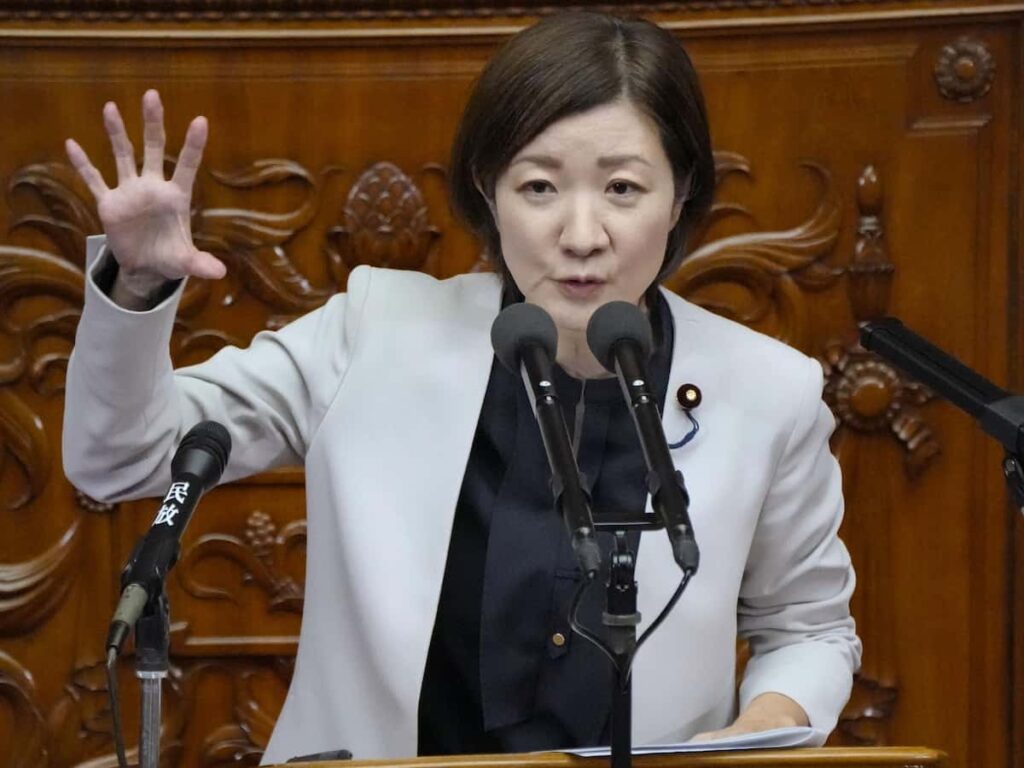 代表質問する大石晃子