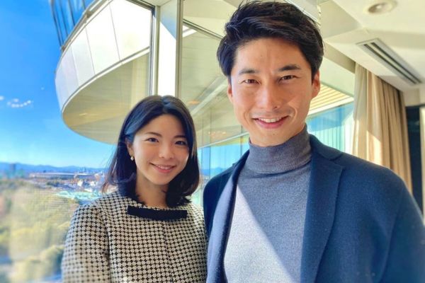 中曽根康隆と妻の友美さん