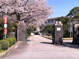 新田八朗は富山県立富山高等学校の出身