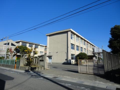 岐阜市立加納中学校の外観
