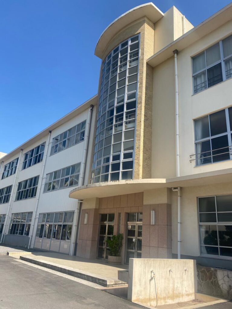 岩屋毅の出身中学校は別府市立青山中学校