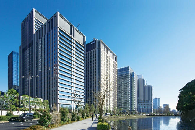 福岡資麿は大学卒業後三菱地所に入社