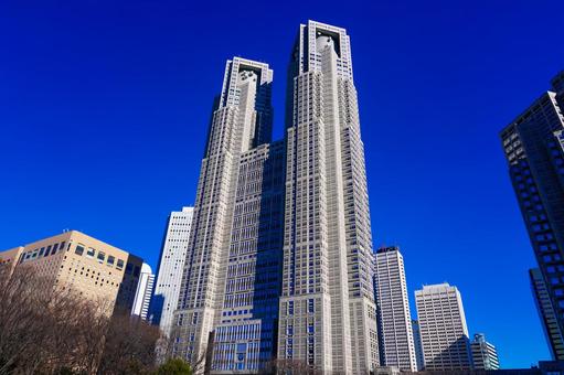 鈴木直道は高校卒業後、都庁に入庁