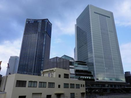横浜市役所の外観
