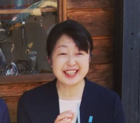花角英世の妻は田枝で高校教師
