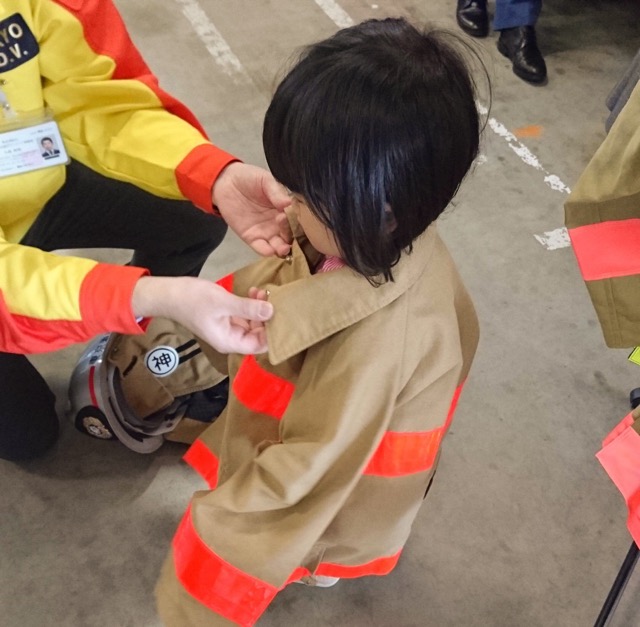 樋口高顕が娘とイベントに参加