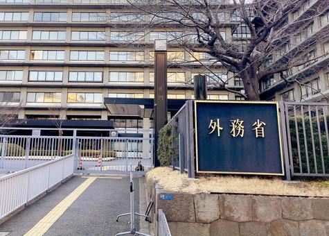 達増拓也は1988年んい外務省に入省