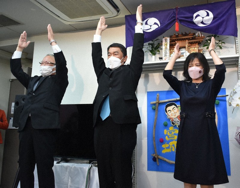 村井嘉浩の経歴