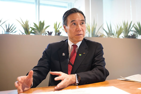 2010年。阿部守一は長野県知事に当選
