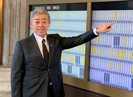 岩屋毅の経歴