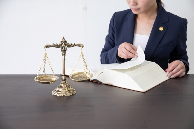 山下真の妻は弁護士