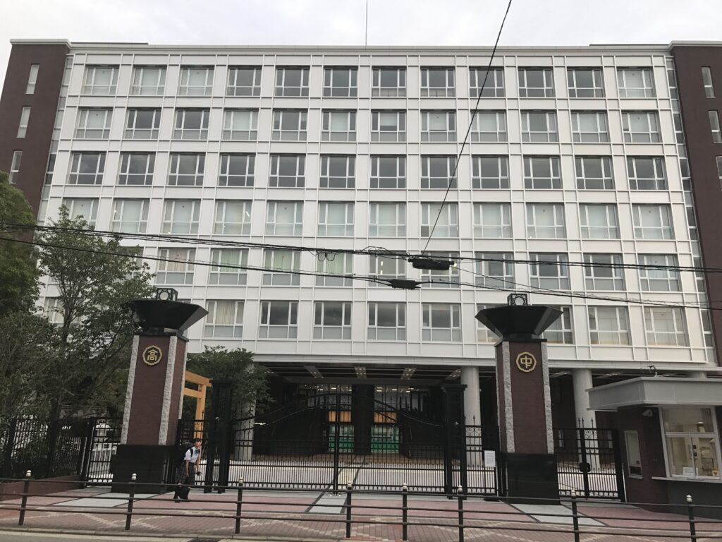 南出家日は浪速高校のボクシング部