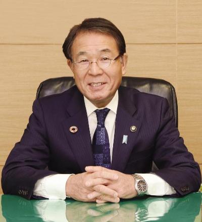 臂泰雄のプロフィール