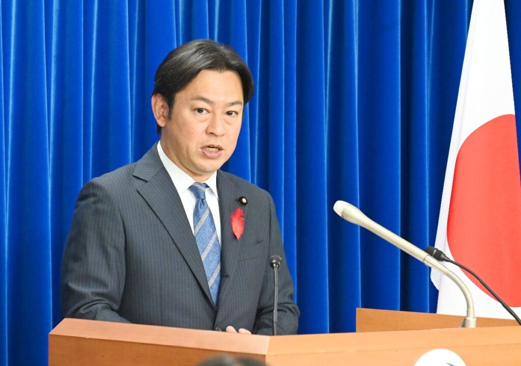 福岡資麿の経歴