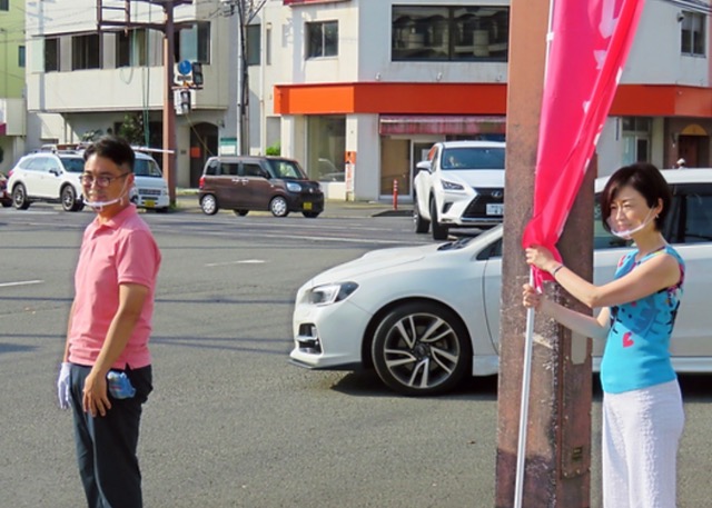 保岡宏武と妻が辻立ち