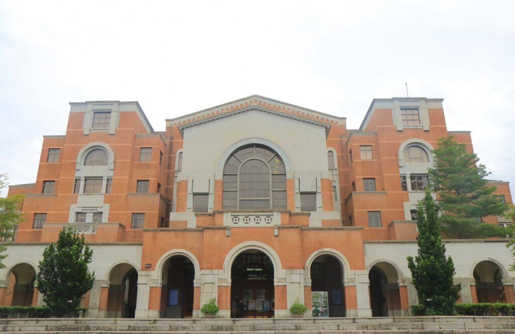 樋口高顕は台湾大学大学院に留学