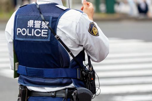 伊原木隆太は学校に警察官を配置