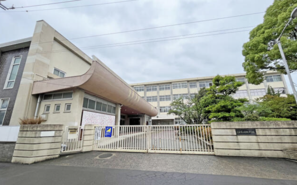 高松市立桜町中学校の外観