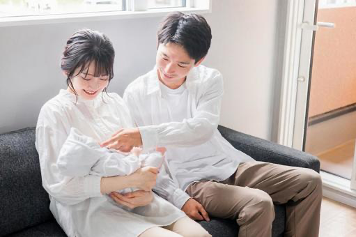 湯崎英彦は第3子誕生時に育休取得
