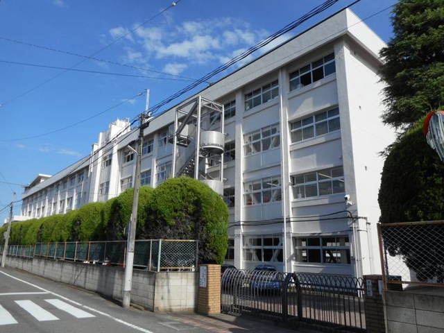 群馬県立前橋女子高校の外観