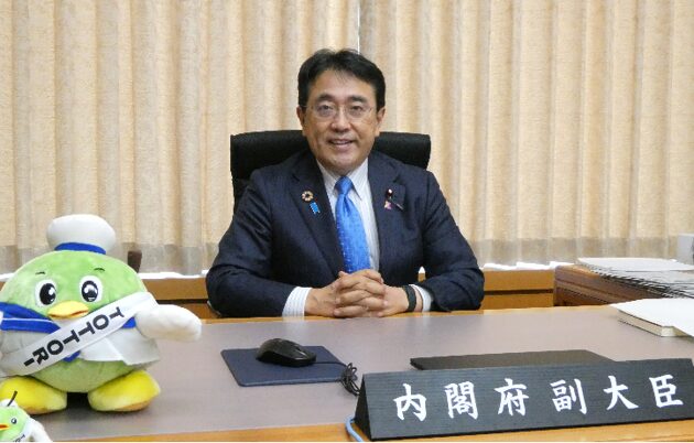 赤沢亮正は菅内閣で内閣府副大臣に就任
