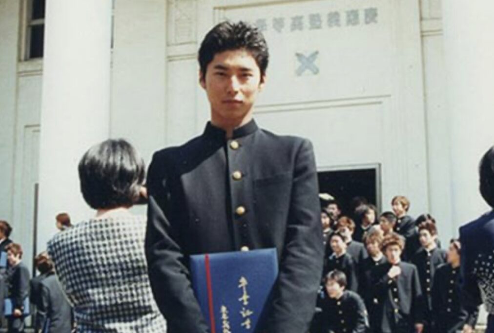 中曽根康隆の高校の卒業式