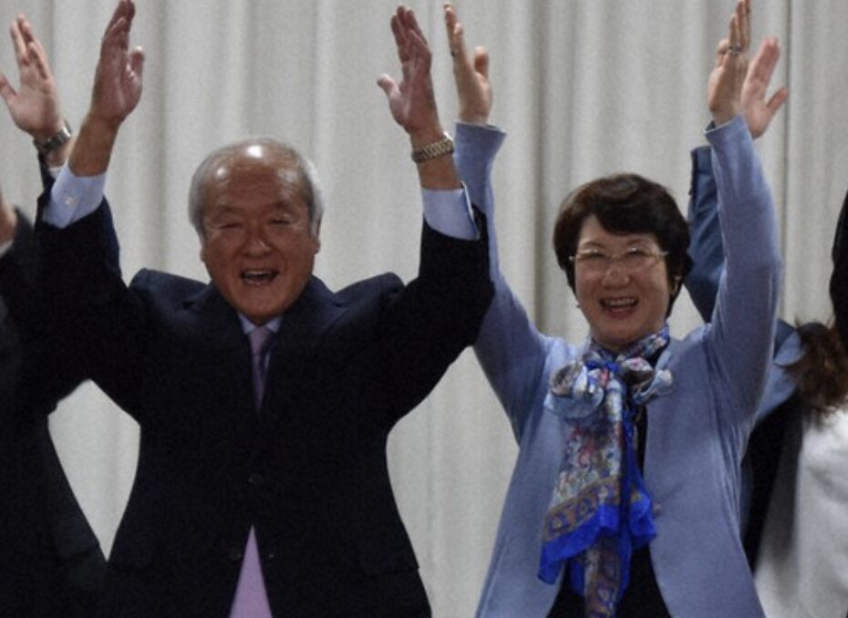 鈴木俊一と妻の敦子さん