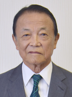 麻生太郎 への字口のアップ写真