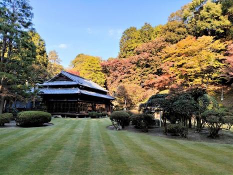 紅葉の時期に一般公開される麻生邸