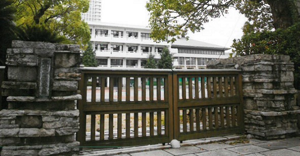 高松高校の外観