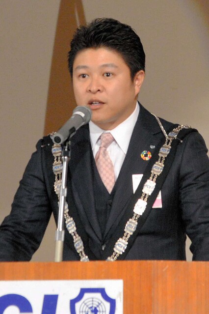 麻生太郎と麻生ちか子の息子