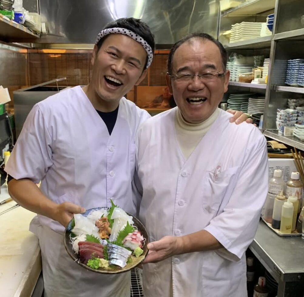 父親と厨房に立つ須藤元気
