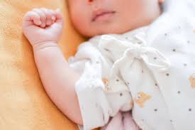 鈴木敦の妻が子供を出産