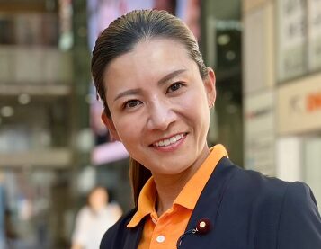 街頭演説に駆けつけた吉川りな