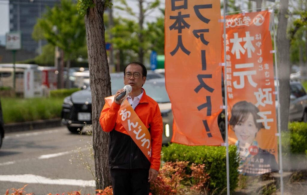 街頭演説中の安藤裕