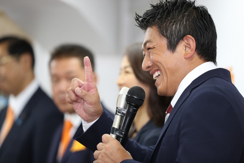 聴衆に語りかける神谷宗幣の表情