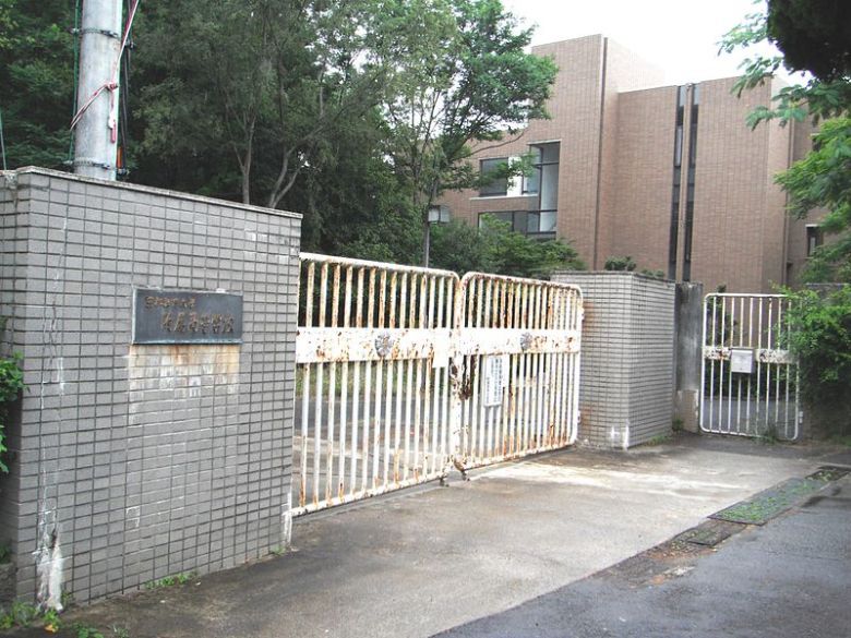 京都教育大学附属高校の外観