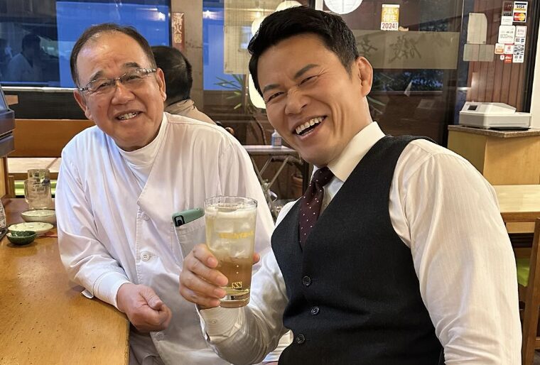 元気ハイボールを飲む須藤元気