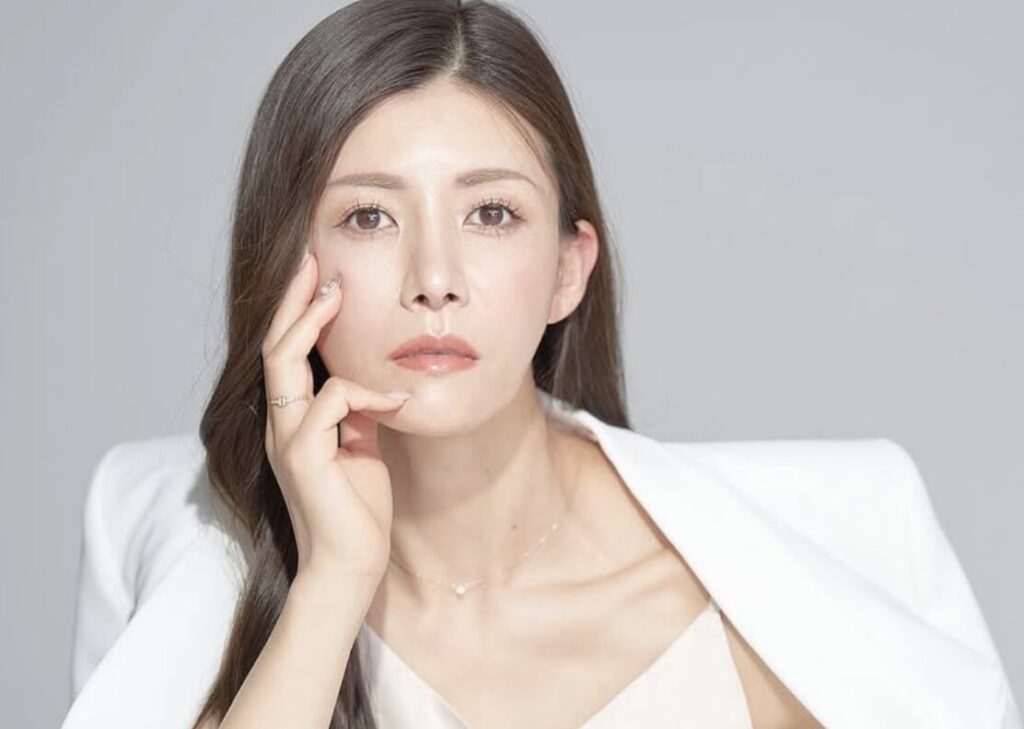 アートメイク専門看護師としてのキャリアを持つ吉川りな