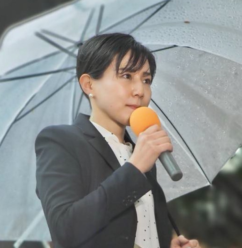 街頭演説する北野ゆうこ