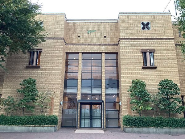 女子学院中高等学校の外観