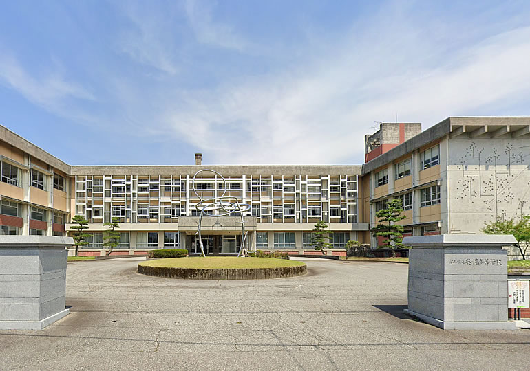 富山県立呉羽高等学校の外観