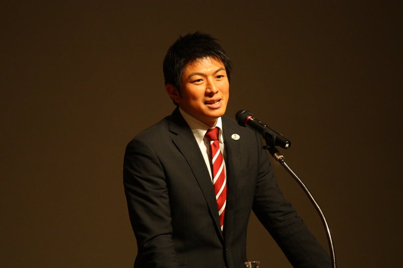 教育や政治について真剣に語る神谷宗幣氏