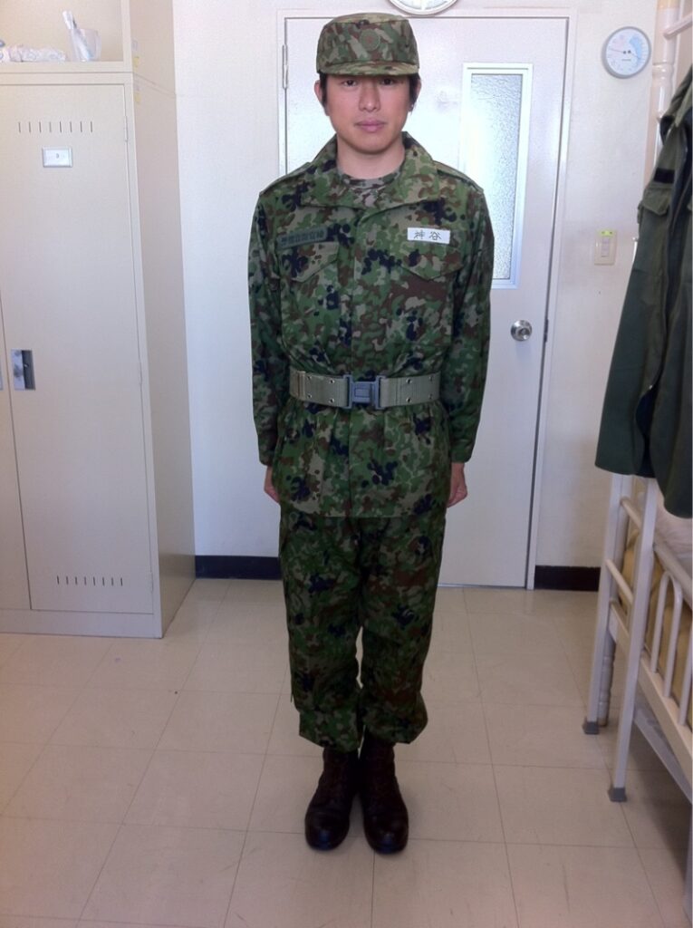 自衛隊の訓練を受ける神谷宗幣