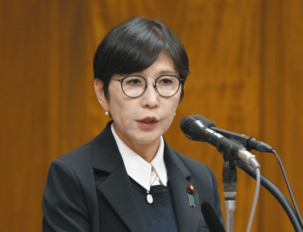質問に答える稲田朋美