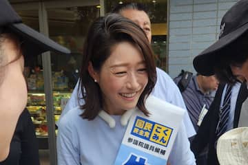 選挙運動中の牛田茉友