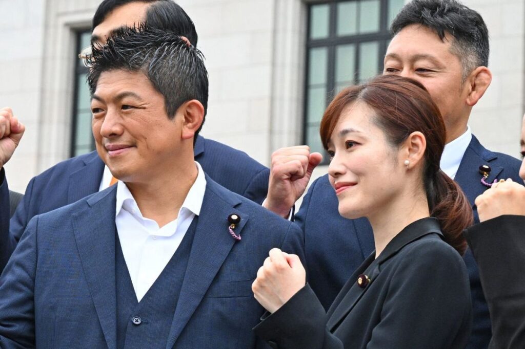 シンプルなスーツ姿のさや
