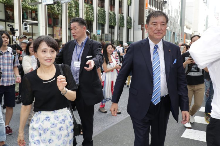 石破茂と妻の佳子さん