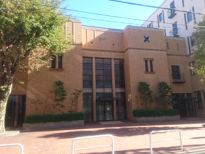 女子学院中学・高校の外観