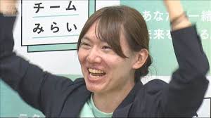 当選を喜ぶ安野貴博